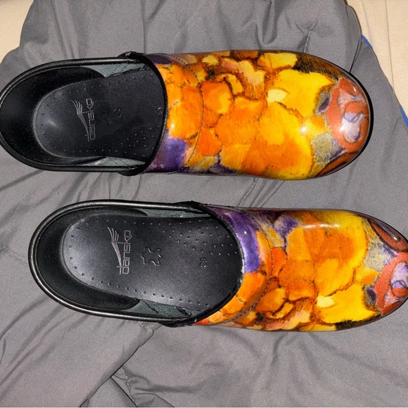 Dansko women’s multicolor nursing clogs - Picture 8 of 8